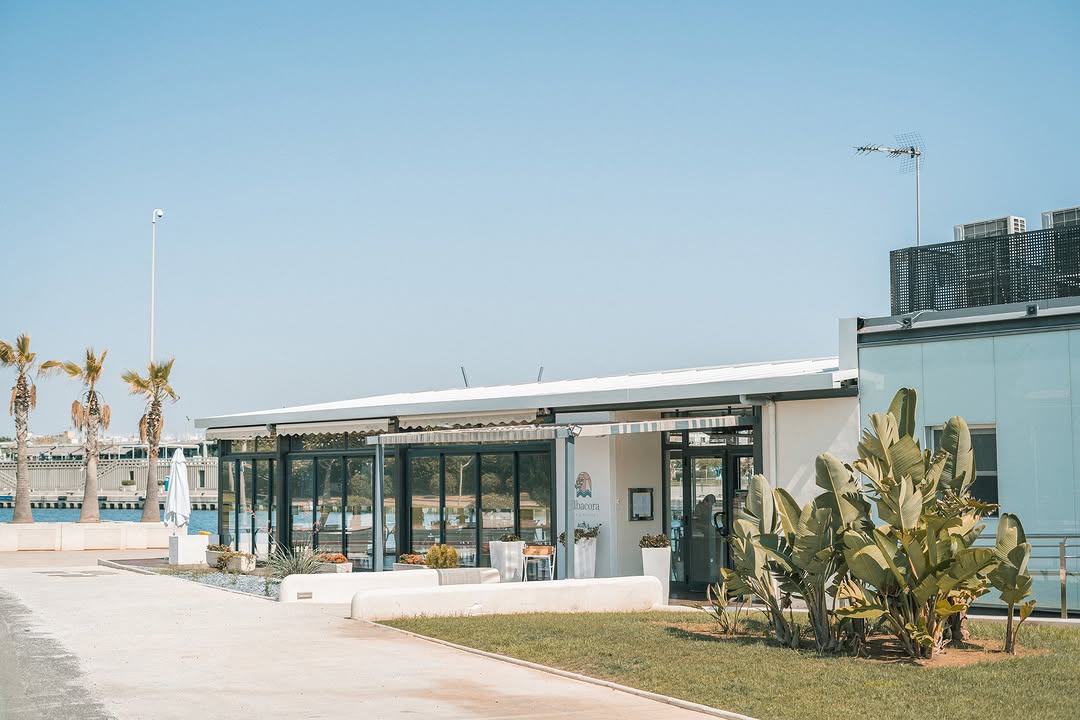 Organiza tus cenas de empresa en un espacio exclusivo con vistas al mar