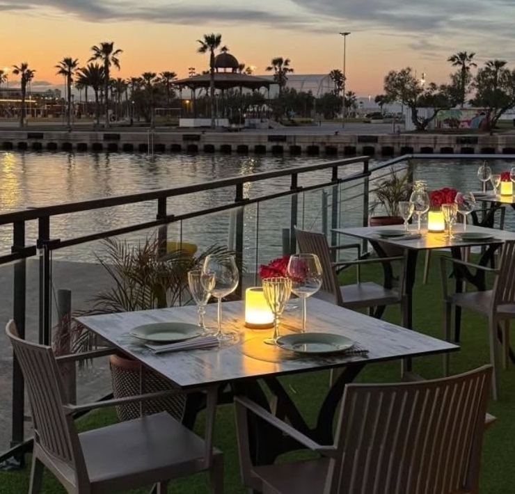 El lugar ideal para una cena romántica junto al mar